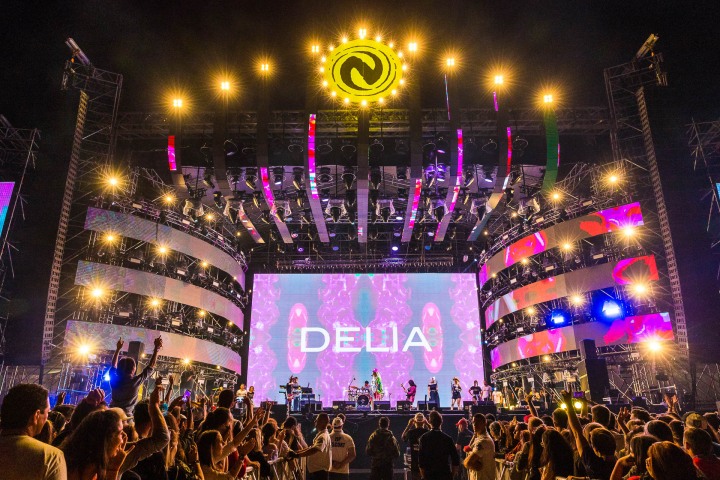 Delia, Music, Neversea, pop