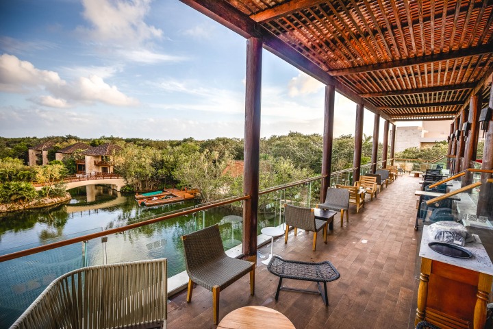 Commercial, Luxury Resort, Real Estate