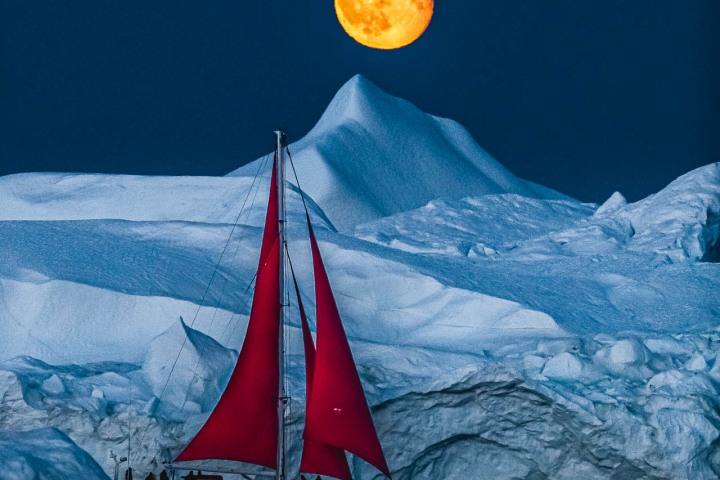 AGP, AGP Favorite, Alex G Perez, Arctic Circle, Greenland, Ice, Iceberg, Ilulissat, Landscape Photography, Moon, Moonlight, Nature, North America, Travel, www.AGPfoto.com