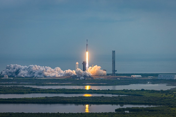 NASA launches Pysche on SpaceX Falcon Heavy rocket