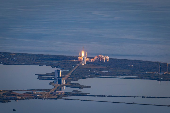 A United Launch Alliance Atlas 5 551 rocket launches 27 of Amazon’s Project Kuiper broadband internet satellites into low Earth orbit.