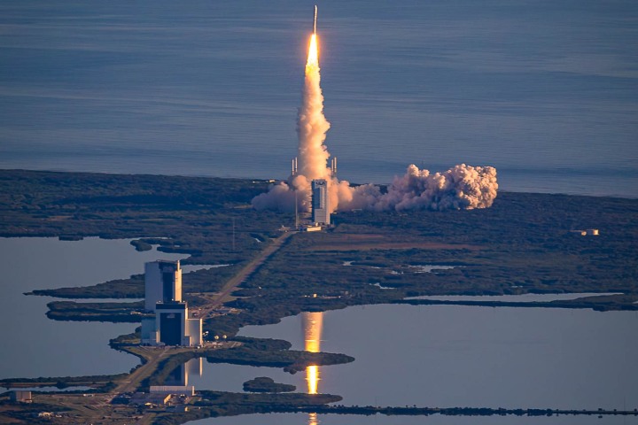 A United Launch Alliance Atlas 5 551 rocket launches 27 of Amazon’s Project Kuiper broadband internet satellites into low Earth orbit.