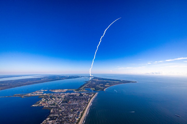 A United Launch Alliance Atlas 5 551 rocket launches 27 of Amazon’s Project Kuiper broadband internet satellites into low Earth orbit.