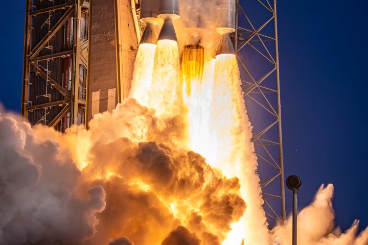 A United Launch Alliance Atlas 5 551 rocket launches 27 of Amazon’s Project Kuiper broadband internet satellites into low Earth orbit.