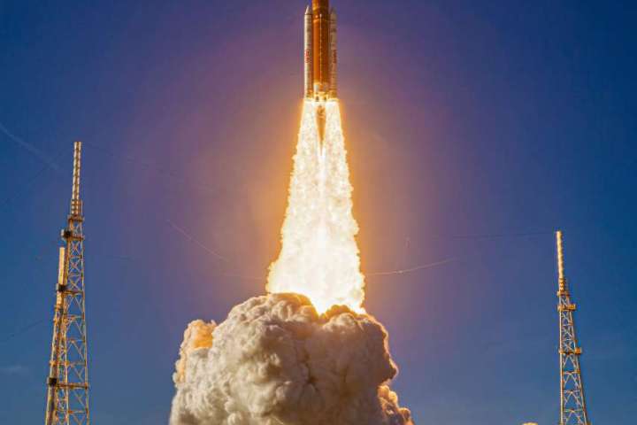 NASAs Artemis II launches crew to the moon. The crew includes Commander Reid Wiseman (USA), Pilot Victor Glover (USA), Mission Specialist Christina Koch (USA), and Mission Specialist Jeremy Hansen (Canada)